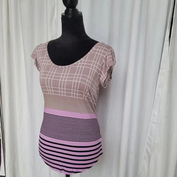 Fossil Women's Short Sleeve Tan Purple Design Knit Top Tee Striped Rayon S Small - Picture 7 of 10
